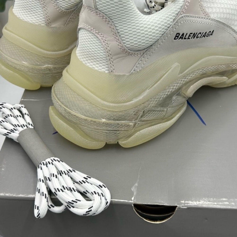 Women's Balenciaga triple S Sneakers w clear sole . Size 41 - Picture 5 of 8